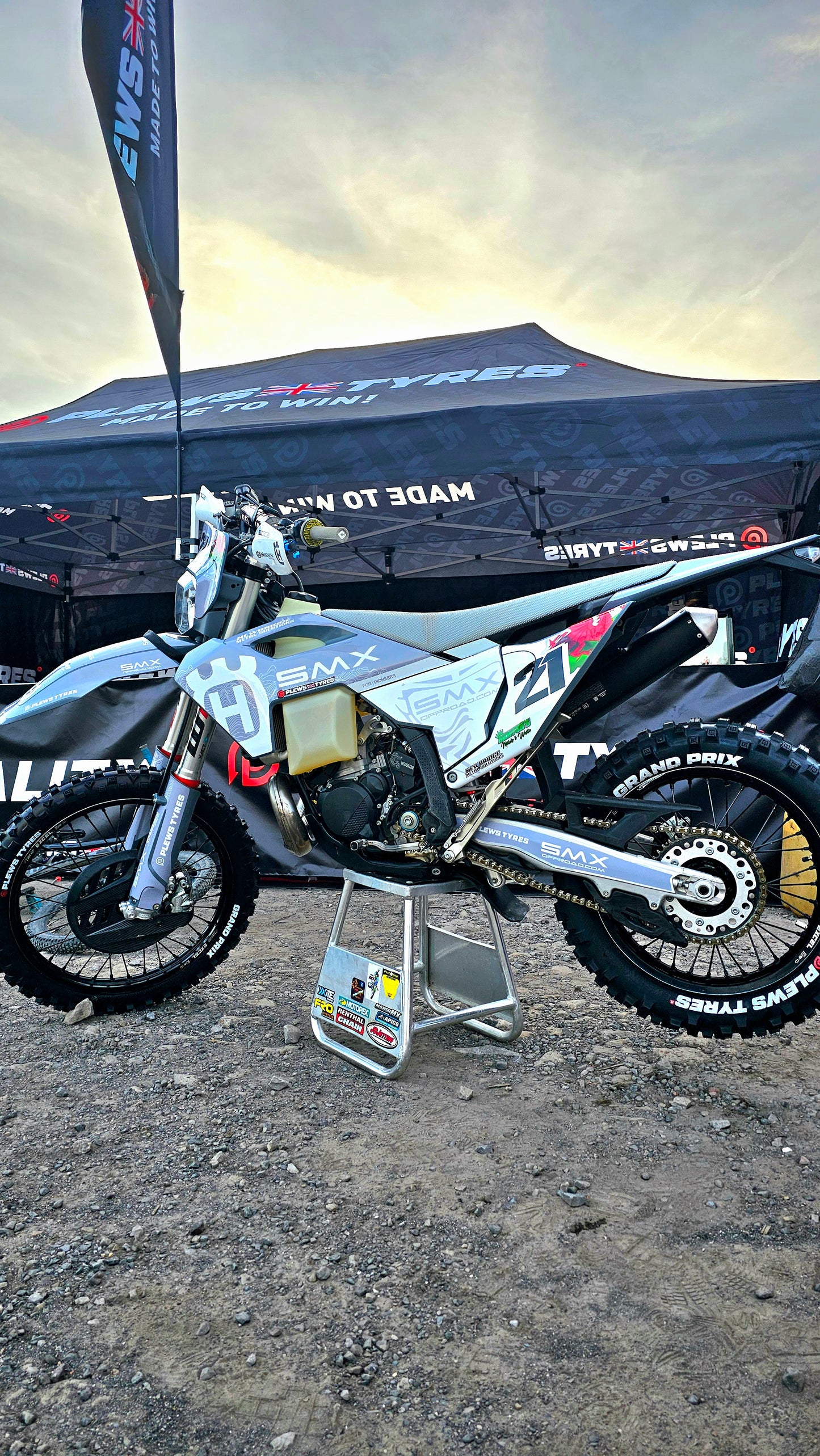 SMX GRAPHICS & PLASTICS ENDURO / MX BIKES- KTM HUSQVARNA GASGAS BETA SHERCO STARK