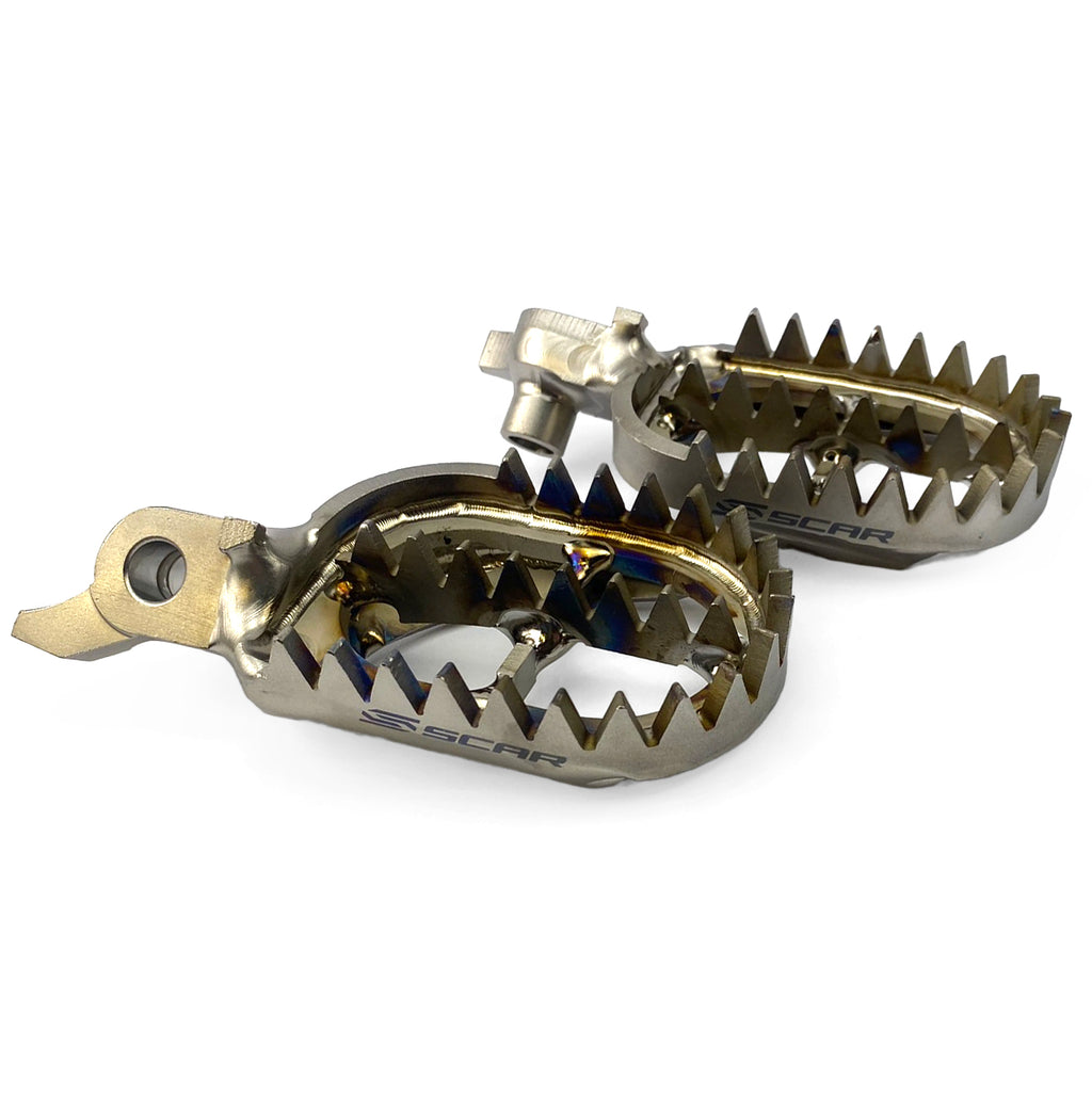 TITANIUM FOOTPEGS GRIPPER 23-26 FANTIC YAMAHA XXF WR YZ F FX 250 450 60mm WIDE 27 TEETH SCAR S1517