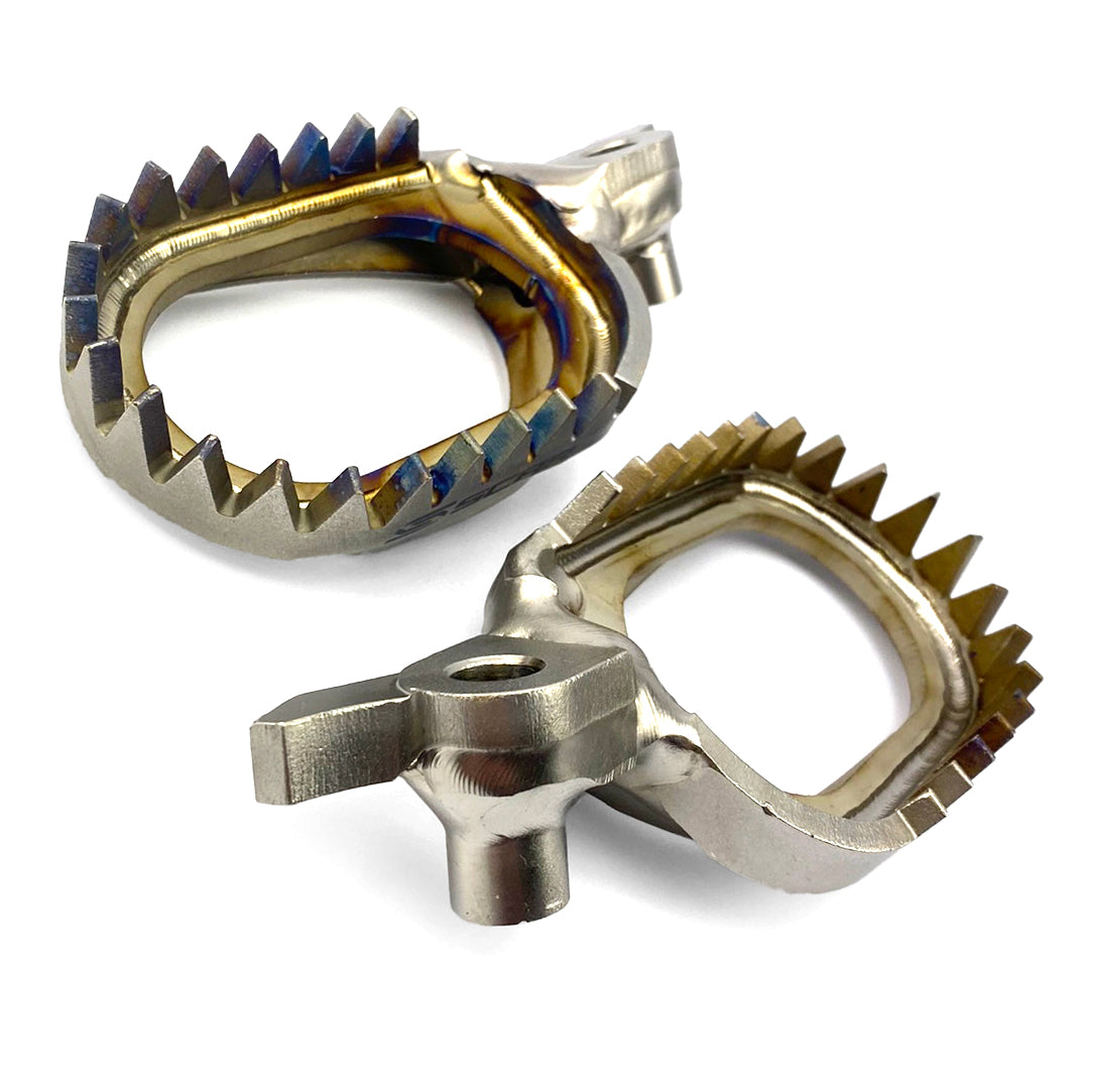 TITANIUM FOOTPEGS ANTI-MUD 23-26 FANTIC YAMAHA XXF WR YZ F FX 250 450 60mm 18 TEETH SCAR S1517AM