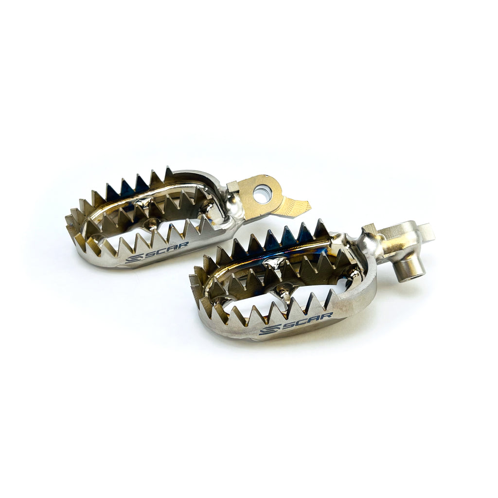 TITANIUM FOOTPEGS GRIPPER 23-26 FANTIC YAMAHA XXF WR YZ F FX 250 450 60mm WIDE 27 TEETH SCAR S1517