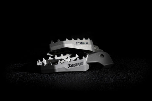 AKRAPOVIČ NEW LIGHTWEIGHT TITANIUM ADVENTURE FOOTPEG SET - AKRAPOVIC AKRO