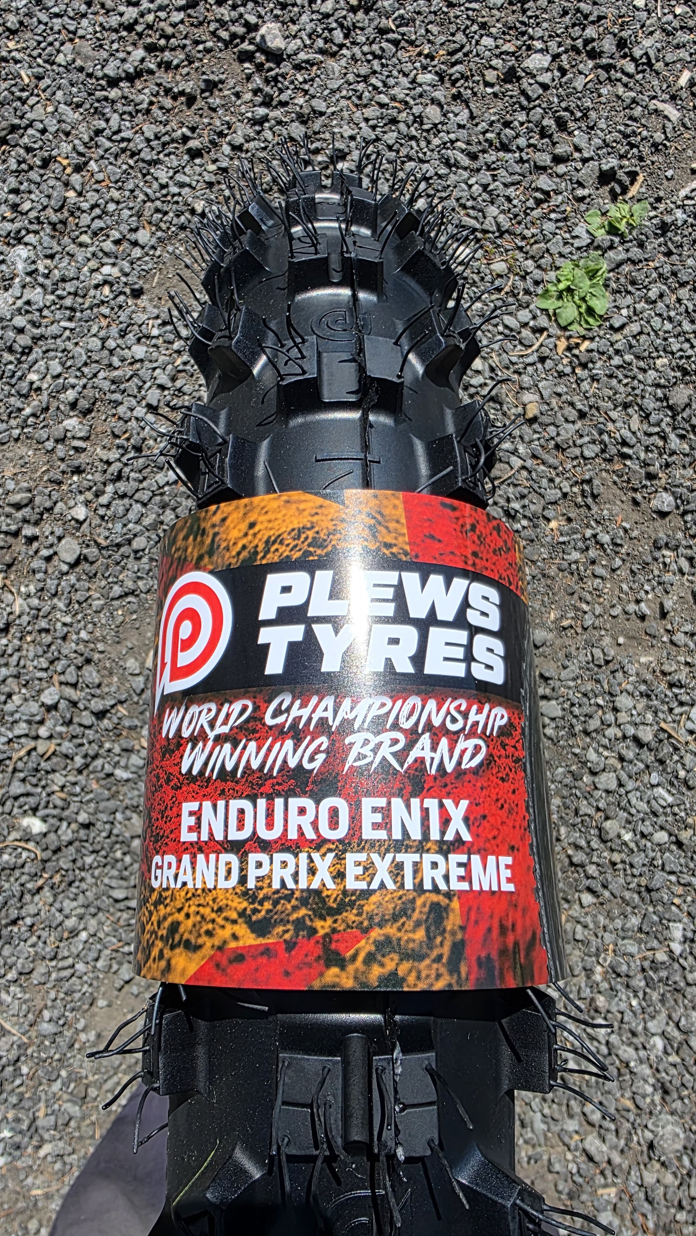 PLEWS - EN1X EXTREME SOFT GUMMY FRONT TYRE90/100-21