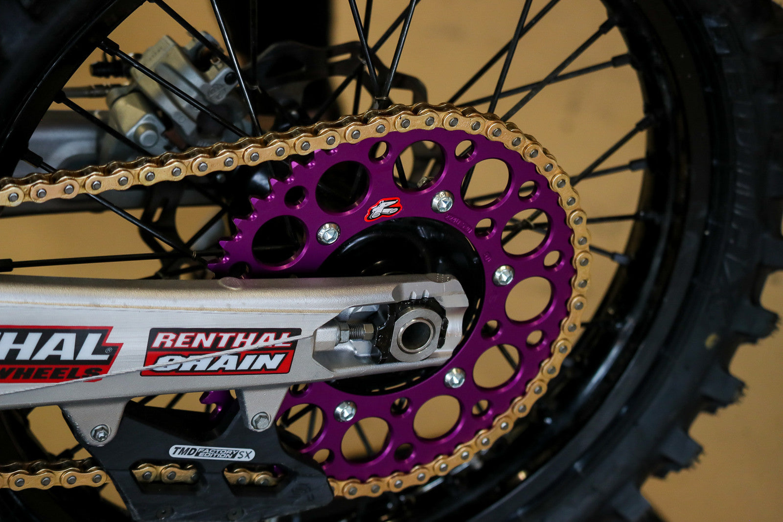 REAR SPROCKET ALLOY RENTHAL, ULTRALITE 150U-520-48GBPE PURPLE
