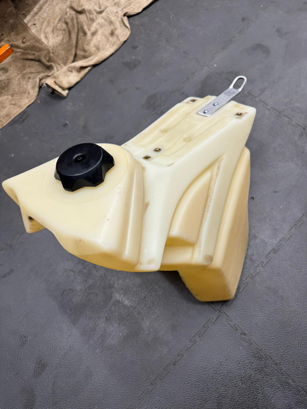 DEPÓSITO DE COMBUSTIBLE BETA IMS OVERSIZE 15L