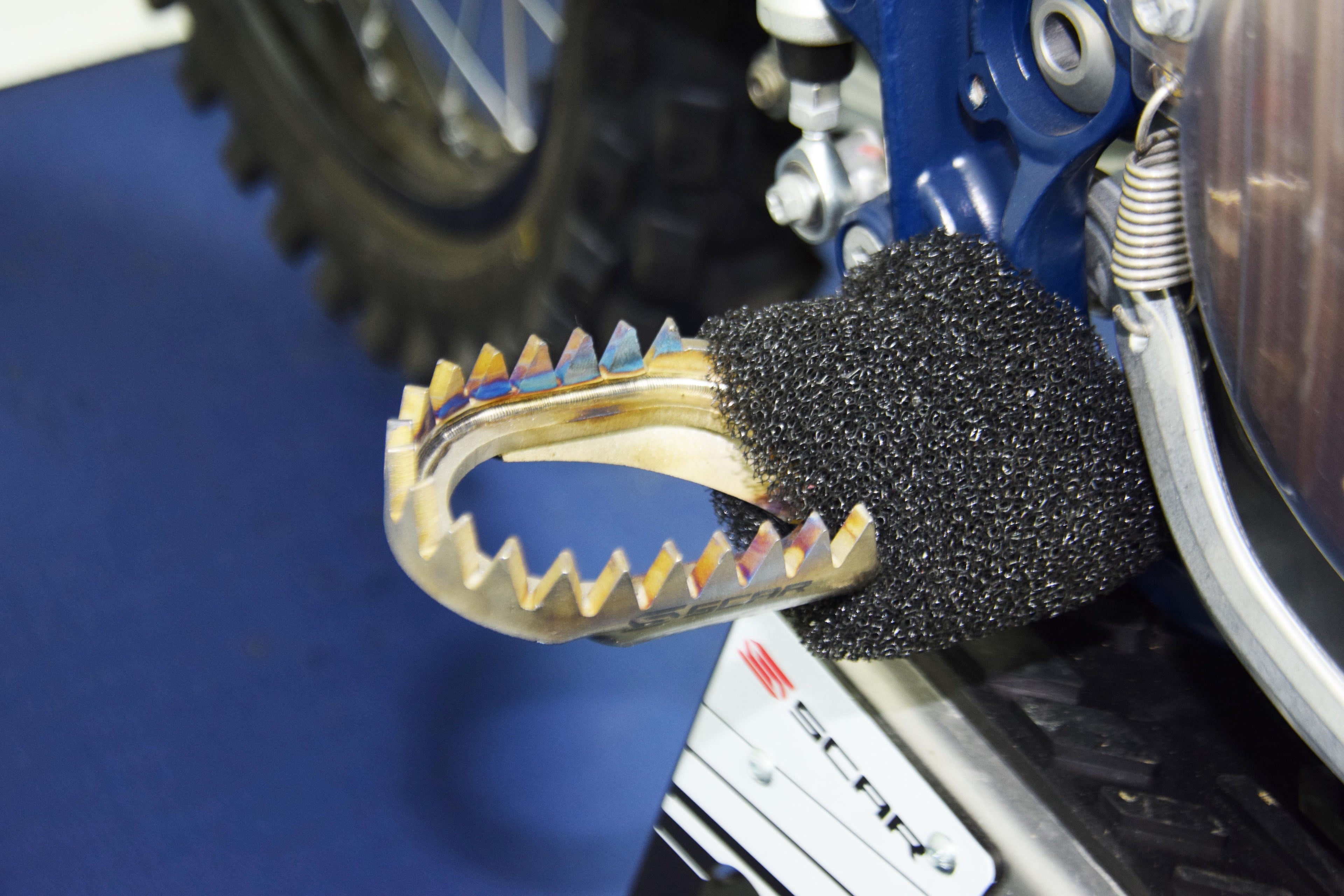 TITANIUM FOOTPEGS 16-24 KTM HUSQVARNA GASGAS SX XC EXC TC TX TE FC FE FX FS MC EC EX SCAR S5517AM