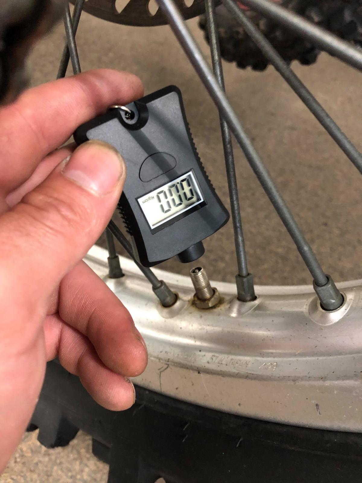 TYRE PRESSURE GAUGE DIGITAL, PSI BAR KPA KG/CM2