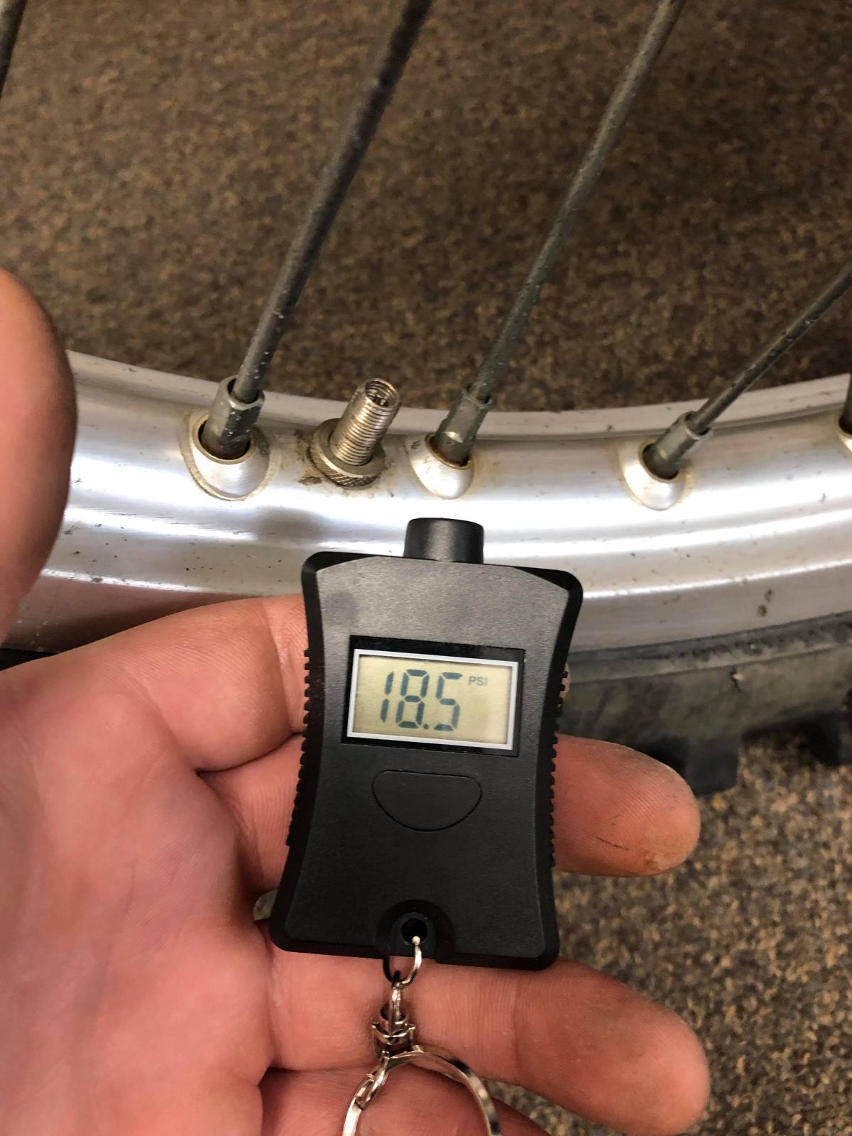 TYRE PRESSURE GAUGE DIGITAL, PSI BAR KPA KG/CM2