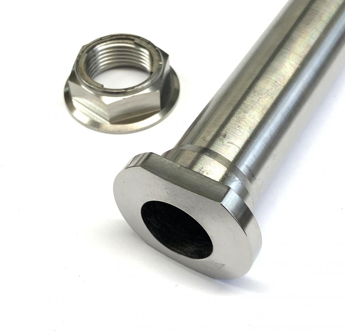 HONDA REAR SPINDLE & NUT M22x1.5, TITANIUM GRADE 5 / OEM REF: 42301-KRN-A30 & 90305-KZ4-J20