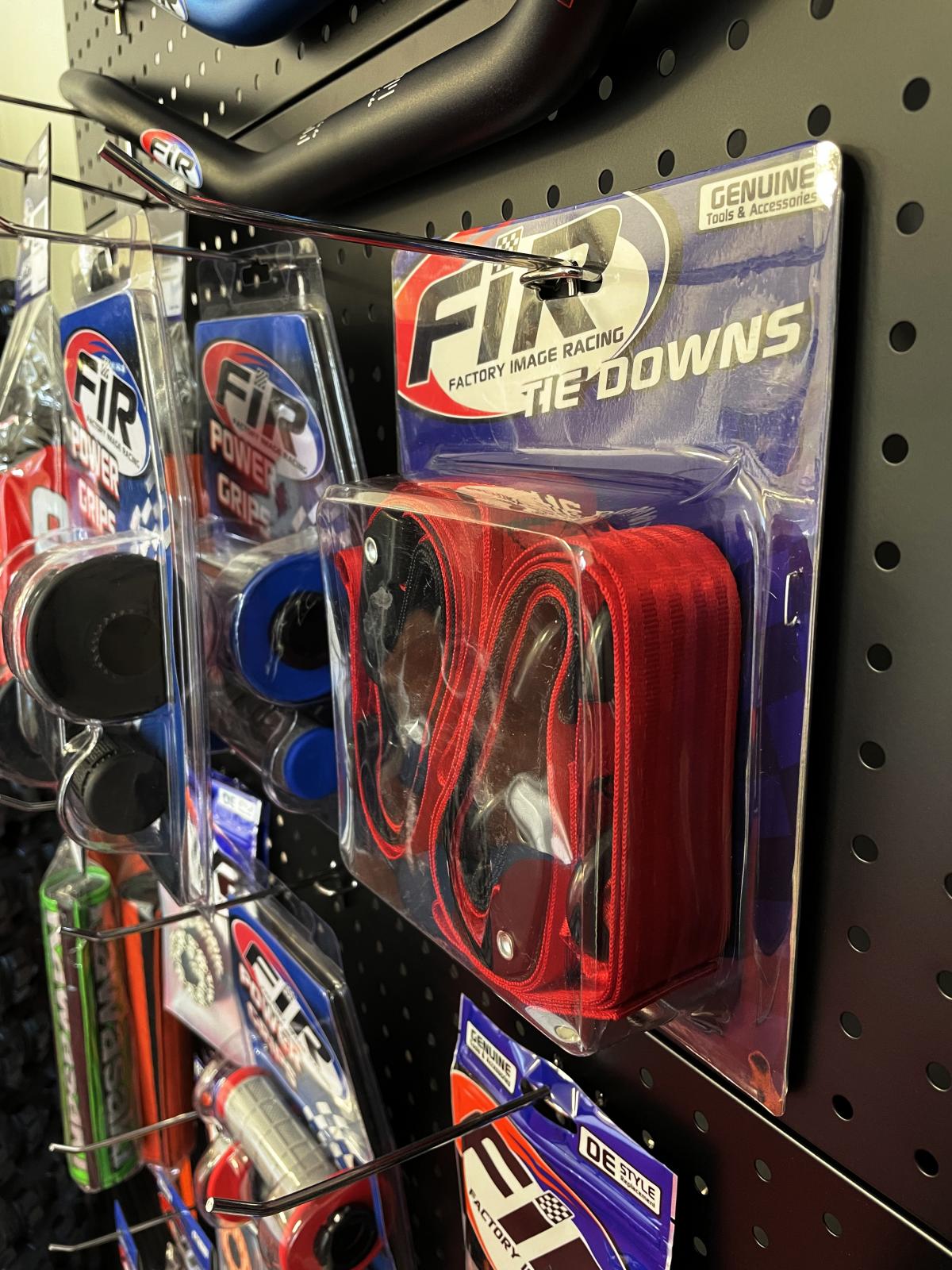 TIE DOWNS 38mm 1.5 RED & BLACK, 500KG