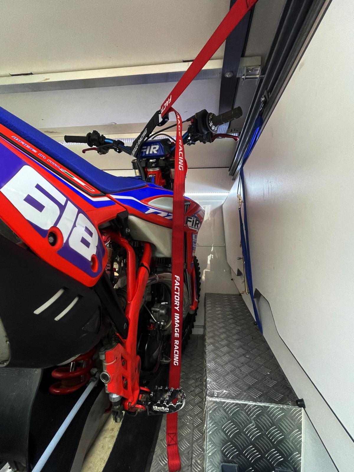 TIE DOWNS 38mm 1.5 RED & BLACK, 500KG