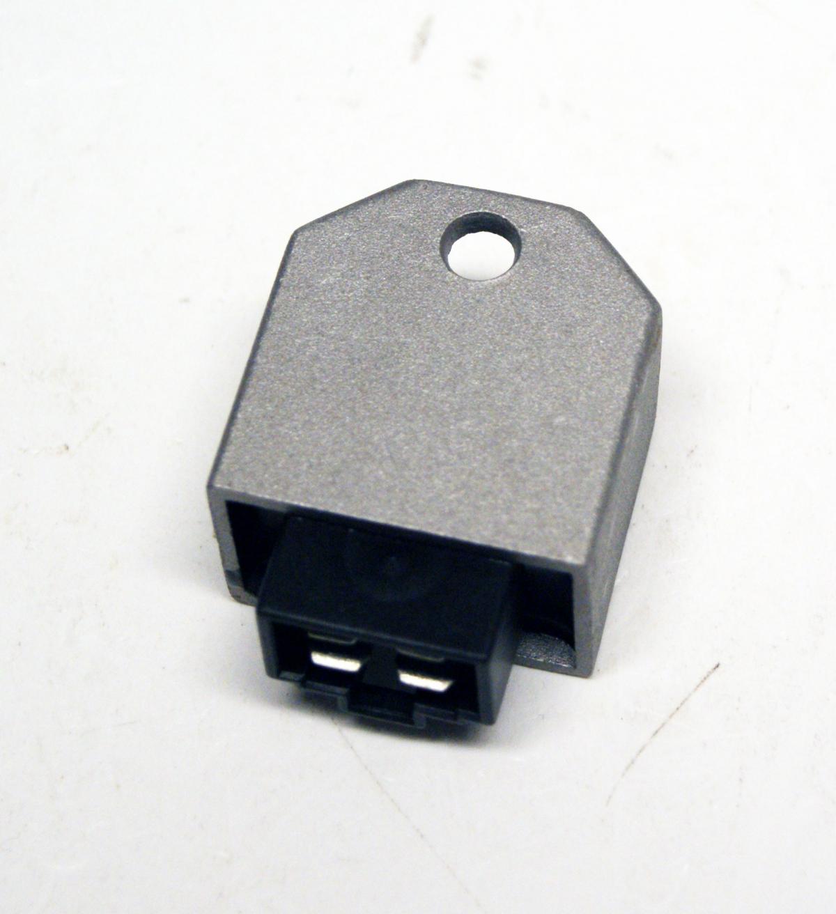 USE 44-5883.A3  ........   REGULATONLA,  R 31600-GAH-004, HONDA CRF230F 03-04, SA50 31600-GAH /31600-GBL / SH634A-12 / SH663-12 31600-GW0 / SH610B, AHA6048