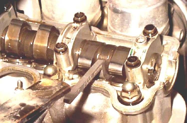 VALVE SHIM ADJUSTING TOOL