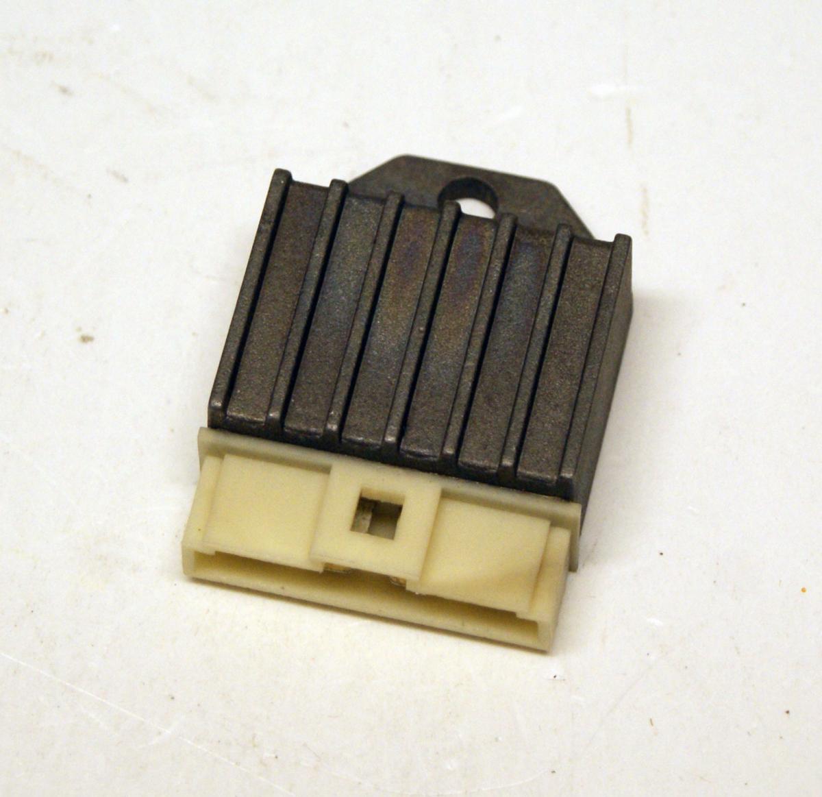 REGULATOR VOLTAGE 12v / 8A, DZE 02015-04 3AH-81960-00-00