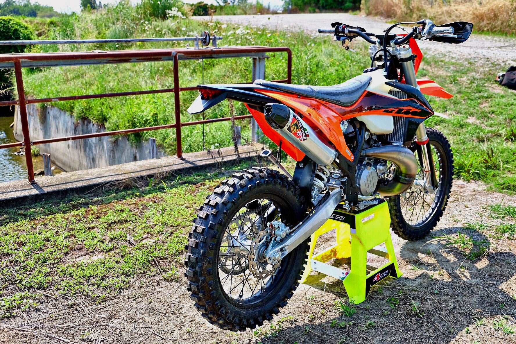 SILENCIADOR DE CARBONO FRESCO